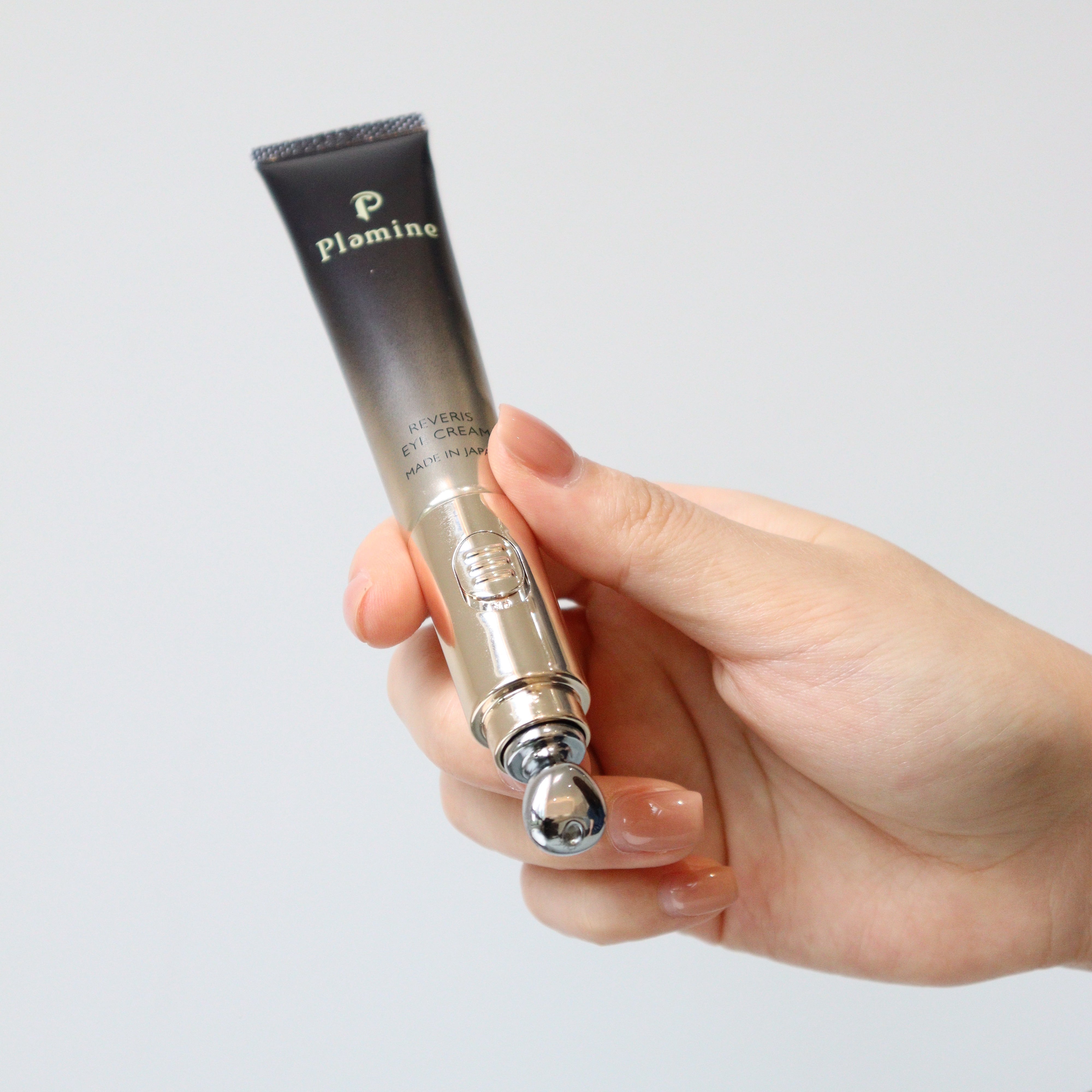 REVERIS Eye Cream с микровибрацией — инновационный антивозрастной крем для кожи вокруг глаз